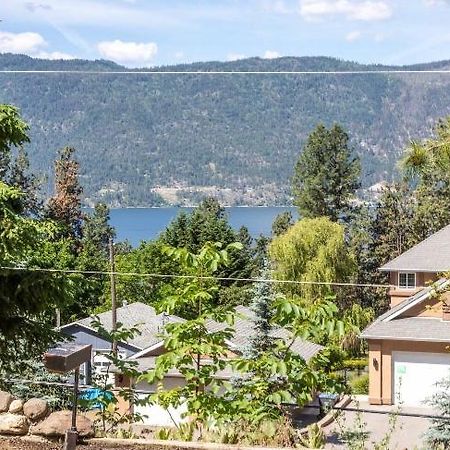 The Blue House Bed And Breakfast Lake Country Exterior foto