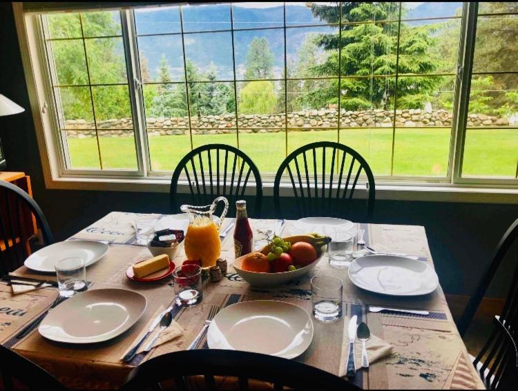 The Blue House Bed And Breakfast Lake Country Exterior foto